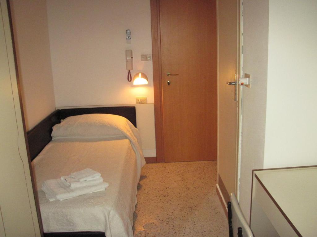 Hotel Tv Римини Екстериор снимка