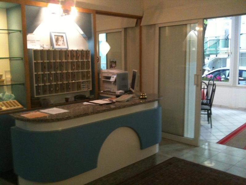 Hotel Tv Римини Екстериор снимка